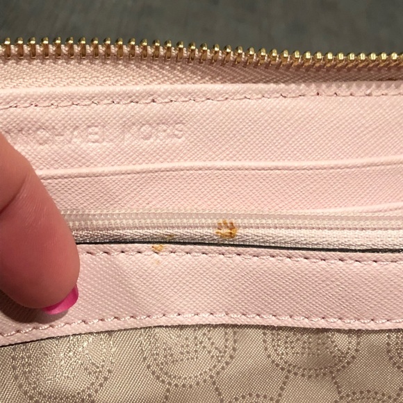 Michael Kors Wallet - Picture 4 of 12